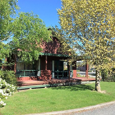 Cedar Chalets And Barkers Lodge メスベン エクステリア 写真