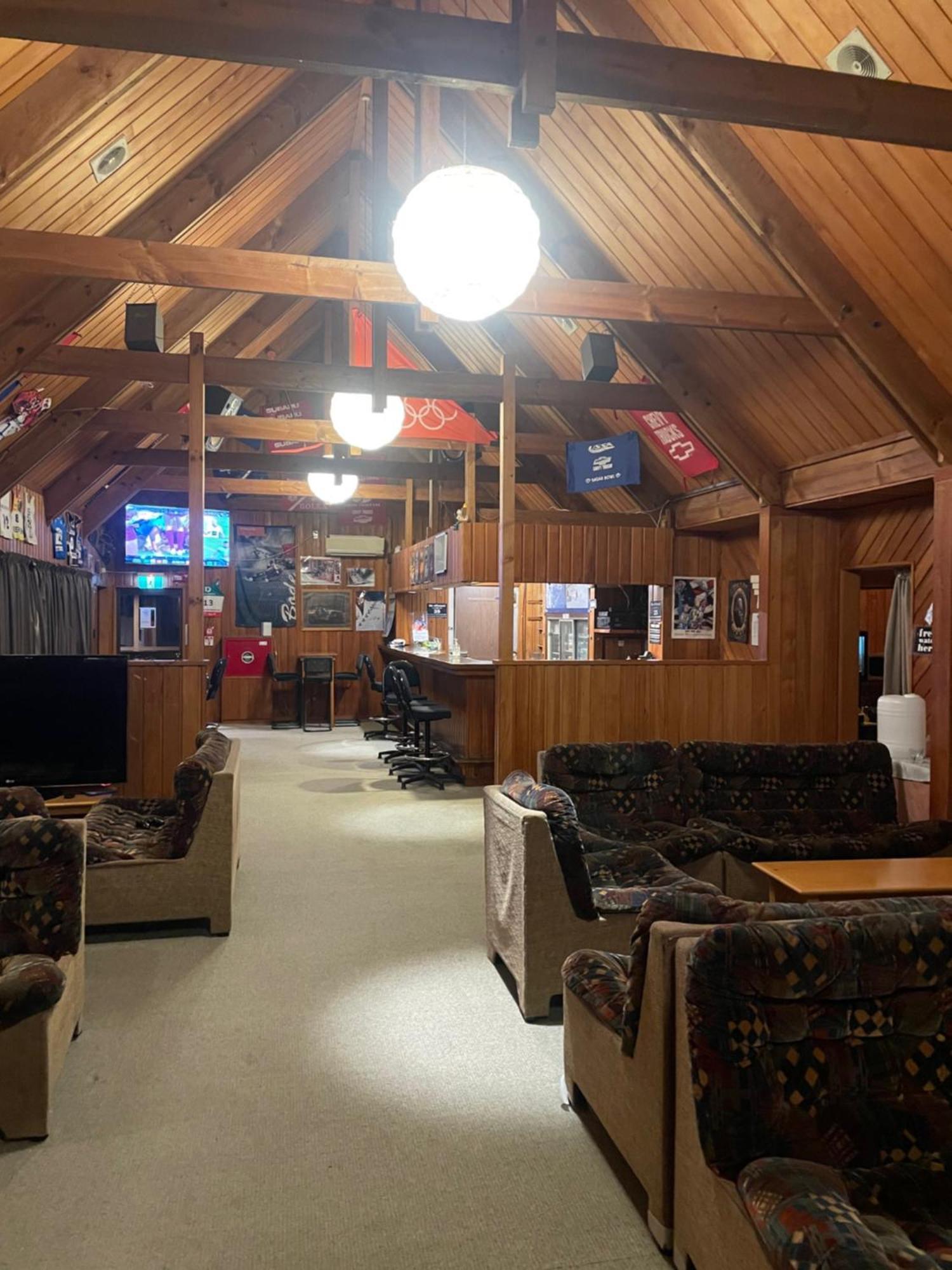 Cedar Chalets And Barkers Lodge メスベン エクステリア 写真