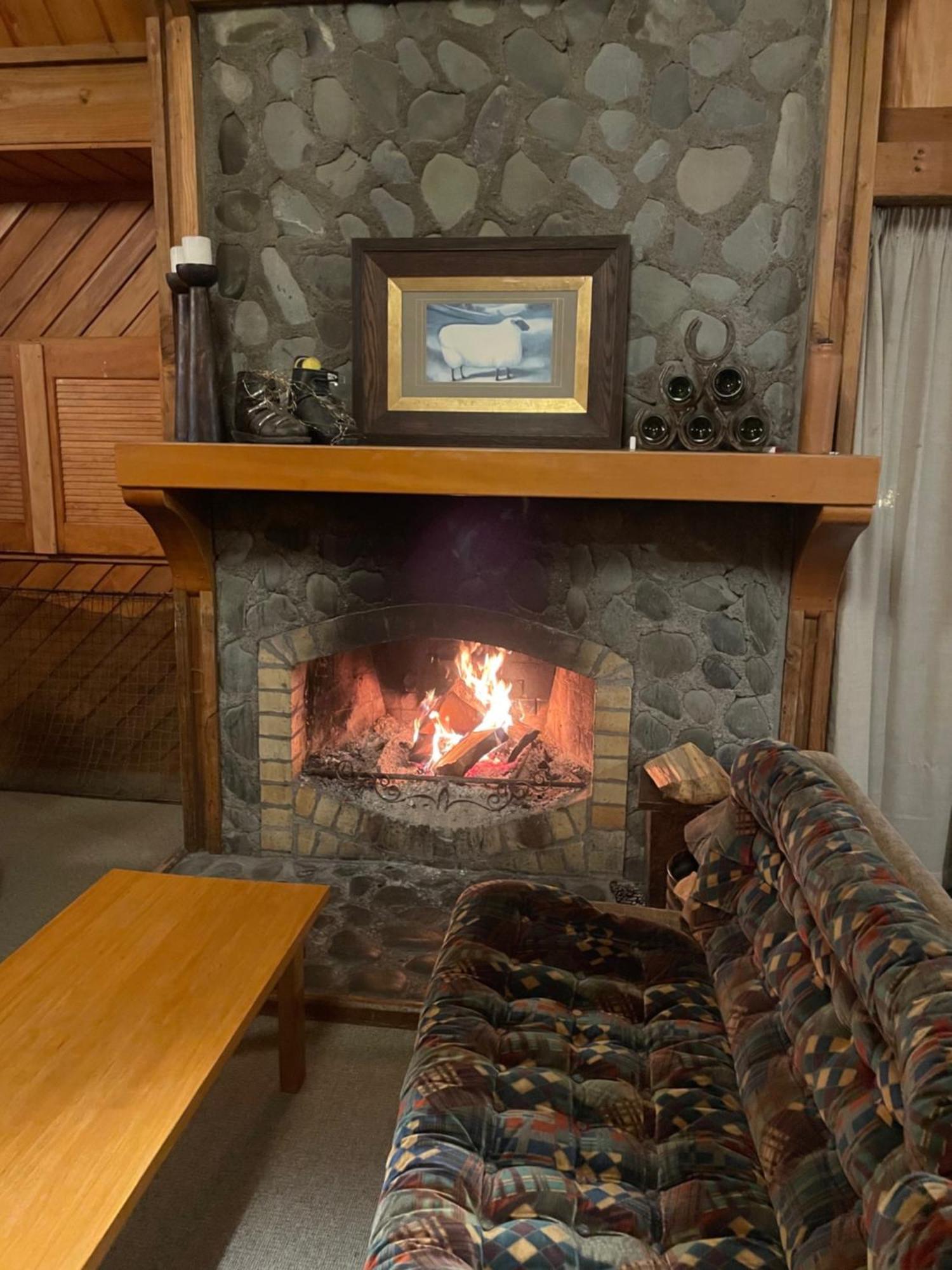 Cedar Chalets And Barkers Lodge メスベン エクステリア 写真