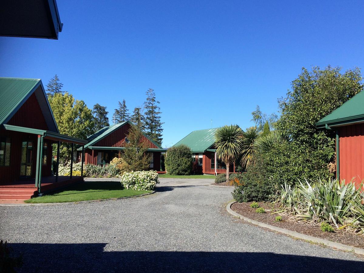 Cedar Chalets And Barkers Lodge メスベン エクステリア 写真