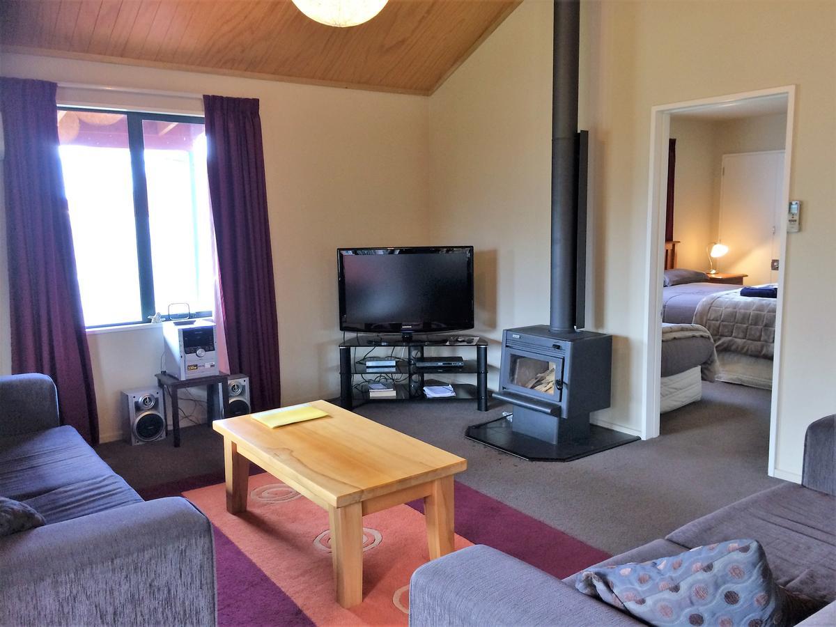 Cedar Chalets And Barkers Lodge メスベン エクステリア 写真