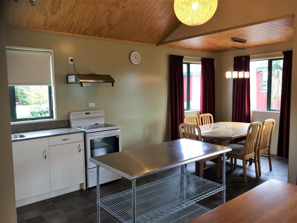 Cedar Chalets And Barkers Lodge メスベン エクステリア 写真
