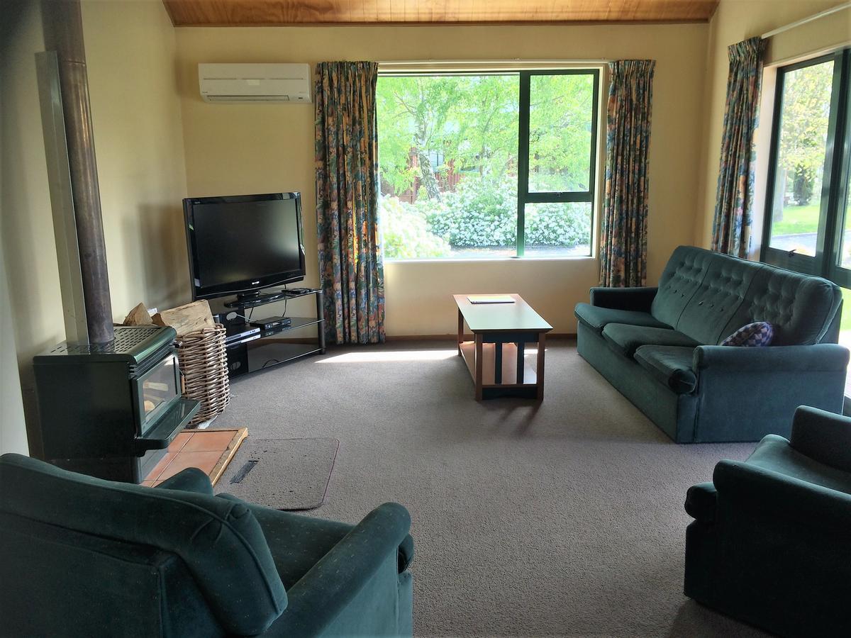Cedar Chalets And Barkers Lodge メスベン エクステリア 写真